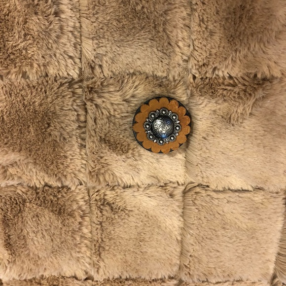 Accessories - Western silver concho pop socket phone holder